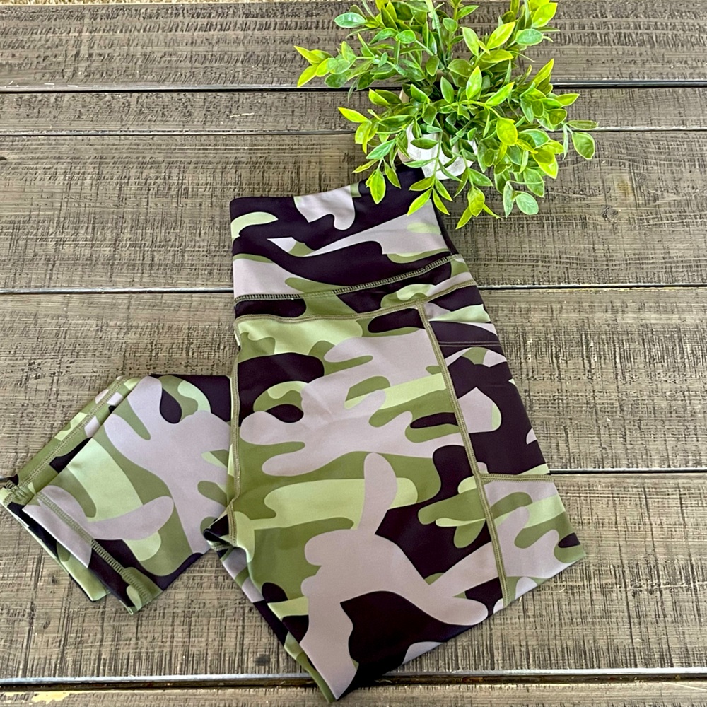 Zyia Camo Light n Tight Leggings